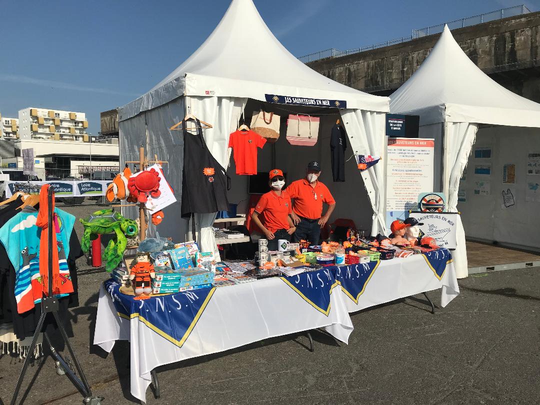 Le stand de la SNSM Pornichet Côte d'Amour sur la Solitaire du Figaro